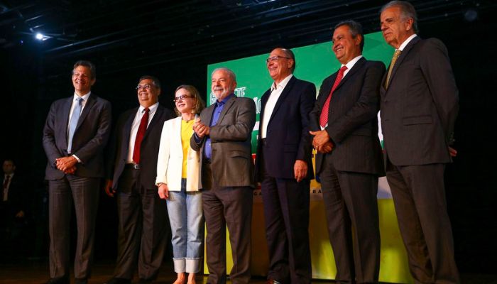 Lula anuncia cinco ministros do futuro governo
